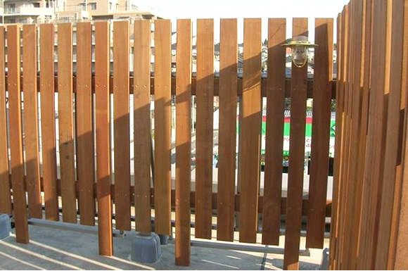 Diyで作る自由設計の目隠しウッドフェンス 柵 天然木フェンス ウッドデッキのdiyリーベ